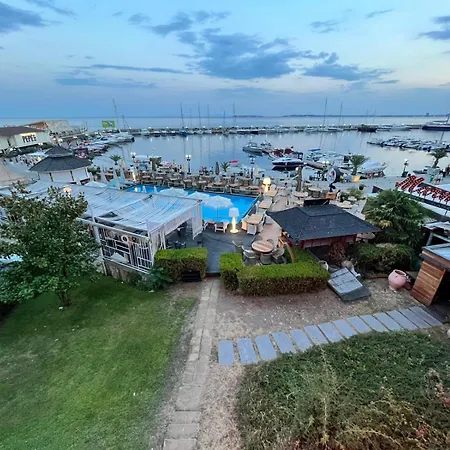 Kambani Arnel , Marina Apartment *